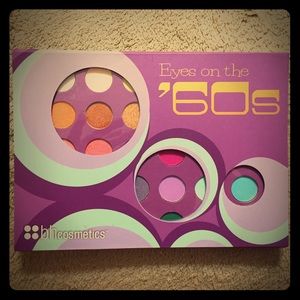Eyes on the 60's eyeshadow pallet