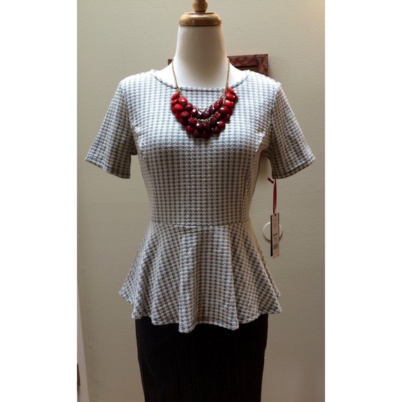 ⭐️HOST PICK⭐️Houndstooth Peplum Top - Picture 3 of 3