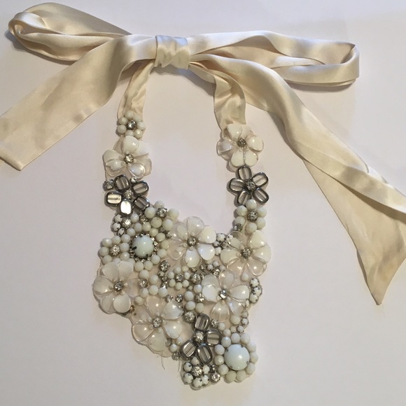 Necklace with ribbon tie