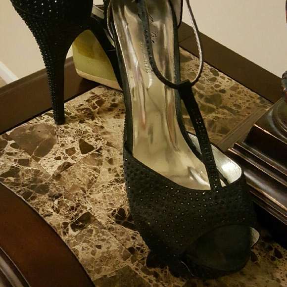 Shoes - Picture 3 of 3
