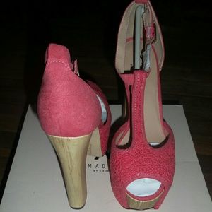 Coral Shoedazzle heeled sandal size 9