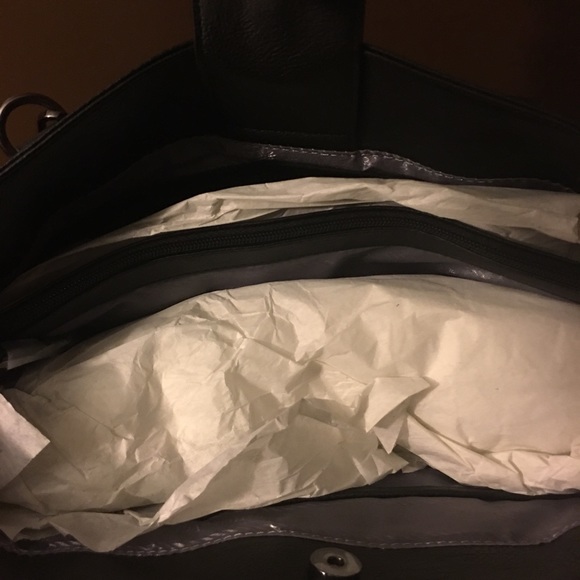 Simply Vera Wang purse great for trip - Picture 2 of 4