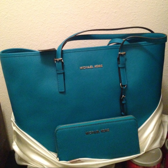Michael kors handbag with wallet
