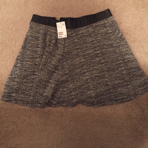 H&M Dresses & Skirts - H&M tweed skirt