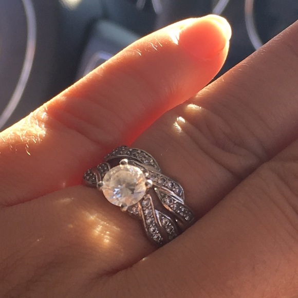 Engagement Ring - Picture 4 of 4