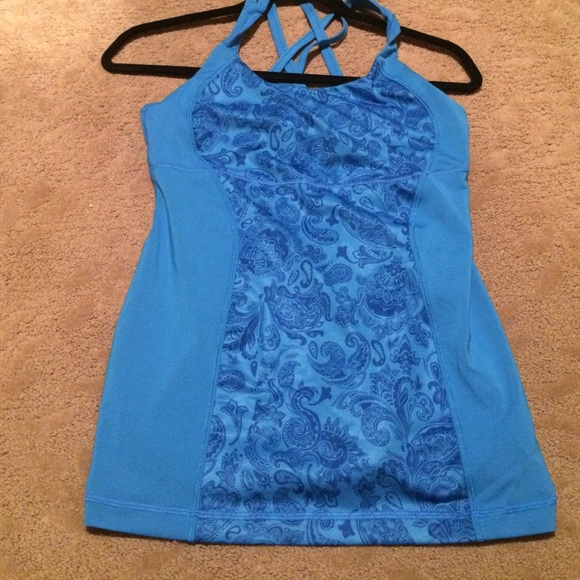 ALMOST NEW!! Lulu top!