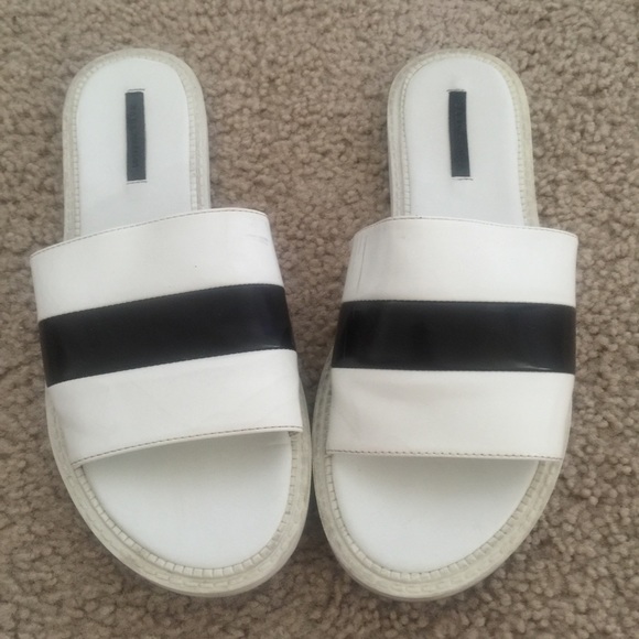 Zara Shoes - 🌴Zara Slippers🌴