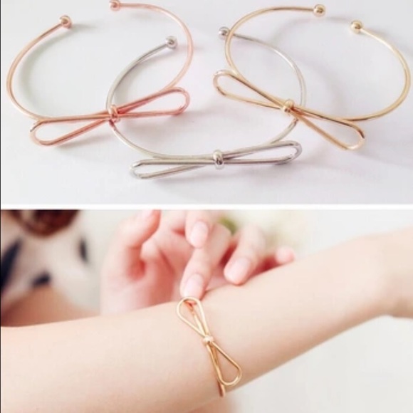 Dainty bow bangle - Picture 2 of 2