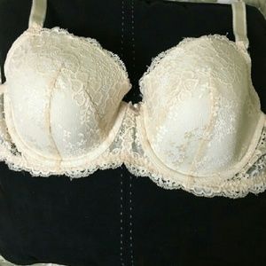**SOLD!** Victoria's Secret 34DD Bra