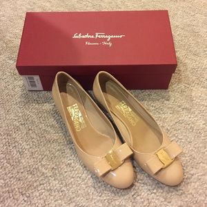 Salvatore Ferragamo VARA1 New Bisque 6B