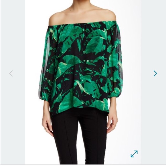 VINCE CAMUTO green blouse