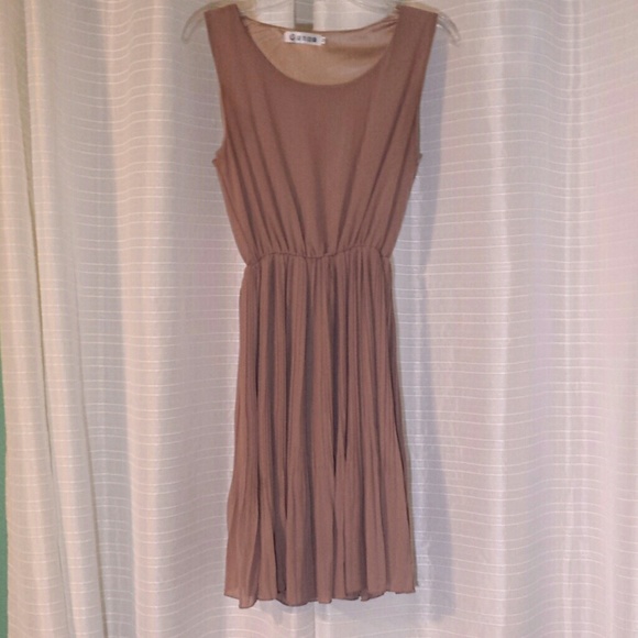 Pretty chiffon dress - Picture 2 of 3