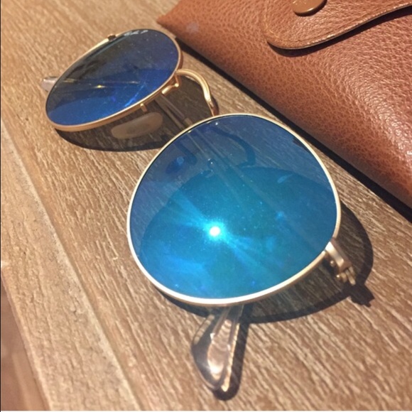 Ray Ban Blue and Gold Frame Polarized Sunglasses - Picture 2 of 4