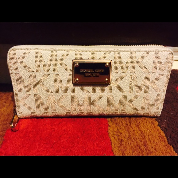 MK vanilla wallet