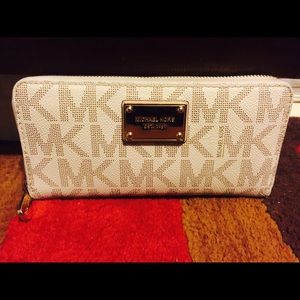 MK vanilla wallet