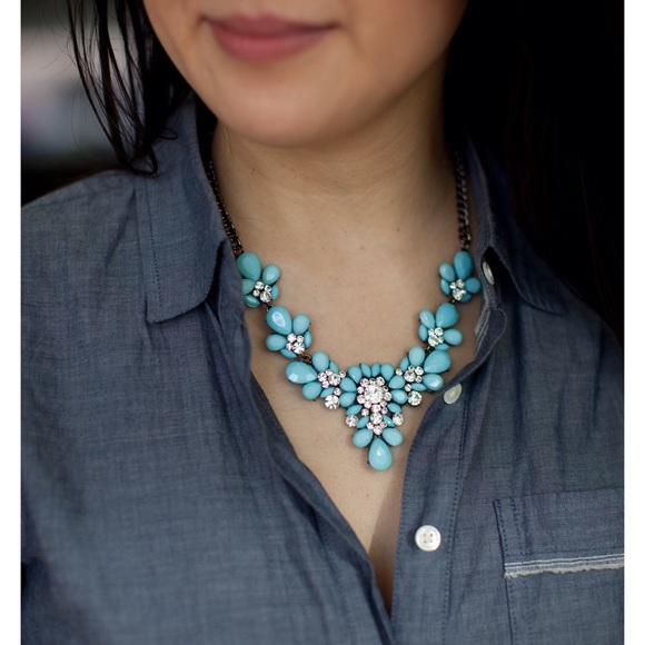 💥HP 06/27/18💥  🌷MINTY-BLUE STATEMENT NECKLACE🌷 - Picture 2 of 2