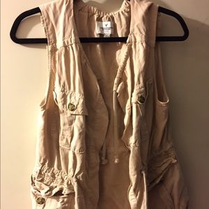 🚫SOLD🚫 NWOT American Eagle tan lightweight vest