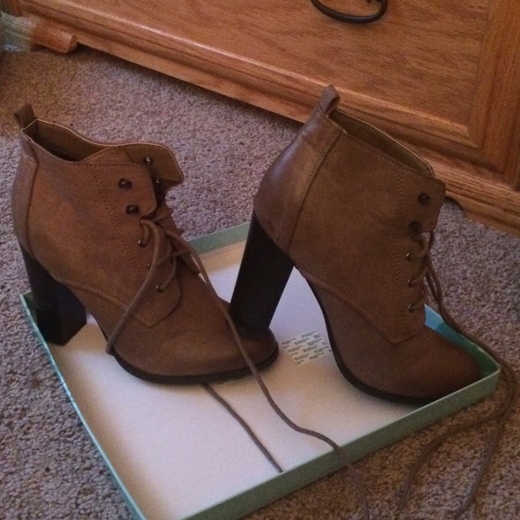 **NWOT** Ankle Booties with heel