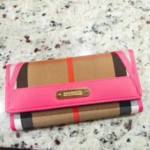 Burberry pretty pink wallet