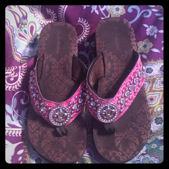 Pink fleur de lis bling flip flops