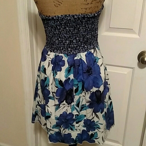 Adorable strapless dress - Picture 3 of 3