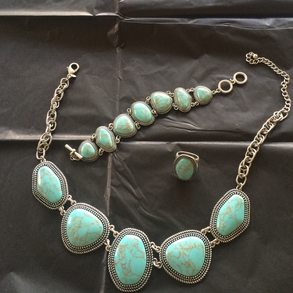 Necklace, bracelet, ring size 7 in turquoise