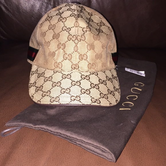 BNWT Gucci Logo Hat