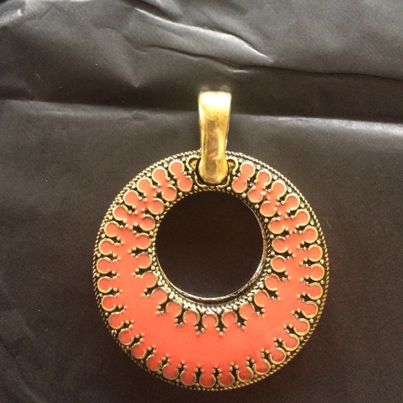 Premier Designs pendant wearable on both sides