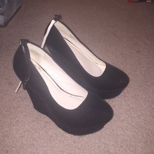 Black wedges!