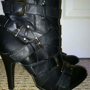 SOLD!!!!! Dereon Black Strappy Booties