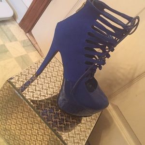 Patent leather and suede Pumps