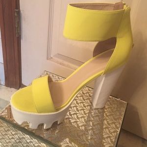 Platform neon yellow Pumps