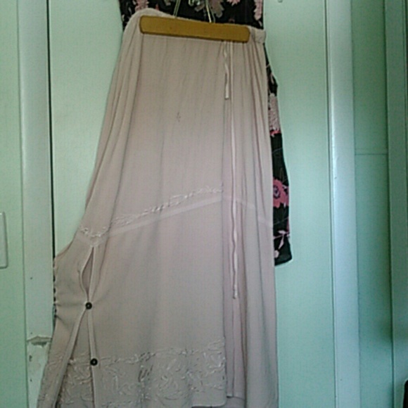 Unique very feminine midi skirt - Picture 1 of 4