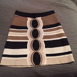 Skirt. Brown and black.