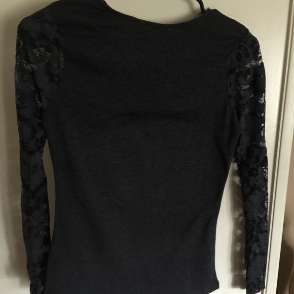 NEW item!! Cute lace top... Size small... - Picture 3 of 4