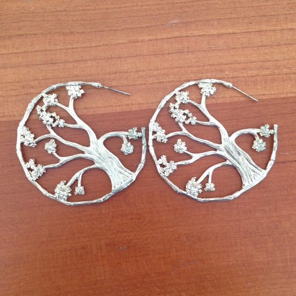 Kendra Scott hoop earrings!