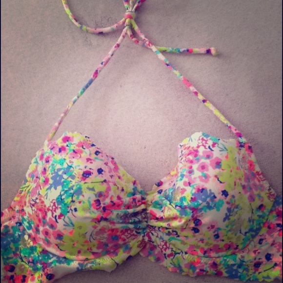 Victoria's Secret Other - Victoria's Secret Swim Top