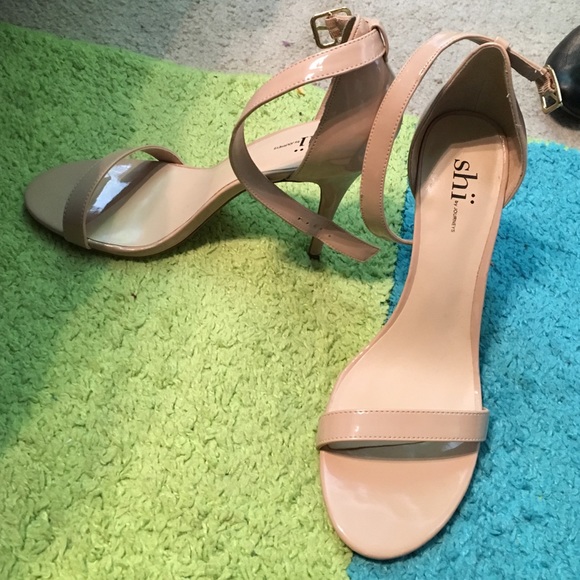 Nude, patent leather heels