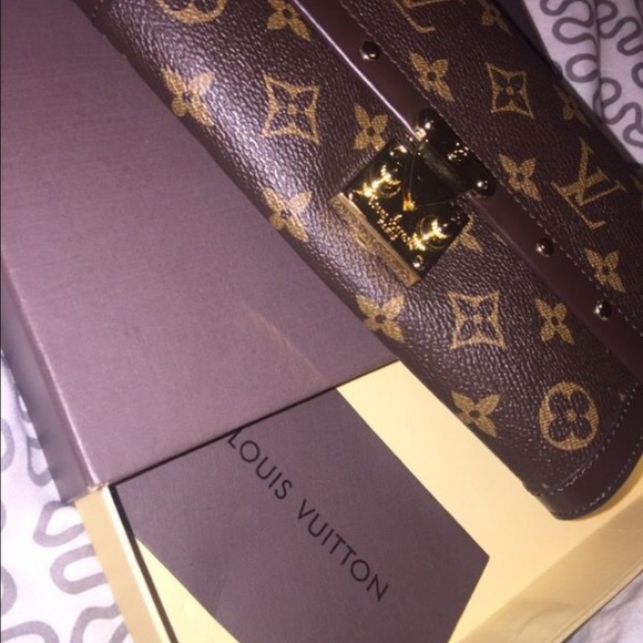 Louis Vuitton Clutches & Wallets - Louis vuitton wallet
