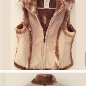 Ariat vest! Re posh. Love it doesn't fit me!