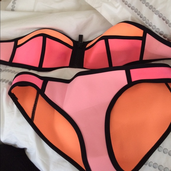 Never Worn Strawberry Kiss Trangl! +bag