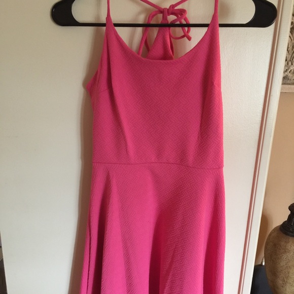 NEW.. Pink dress with knot style back straps midi - Picture 2 of 4