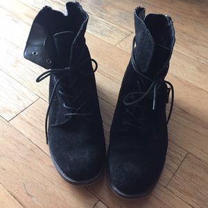 Steve Madden lace up boot