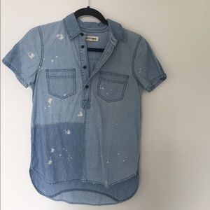 Short sleeves denim button down w paint splatter