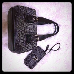 ⚡️SALE⚡️Signature black coach bag & wristlet