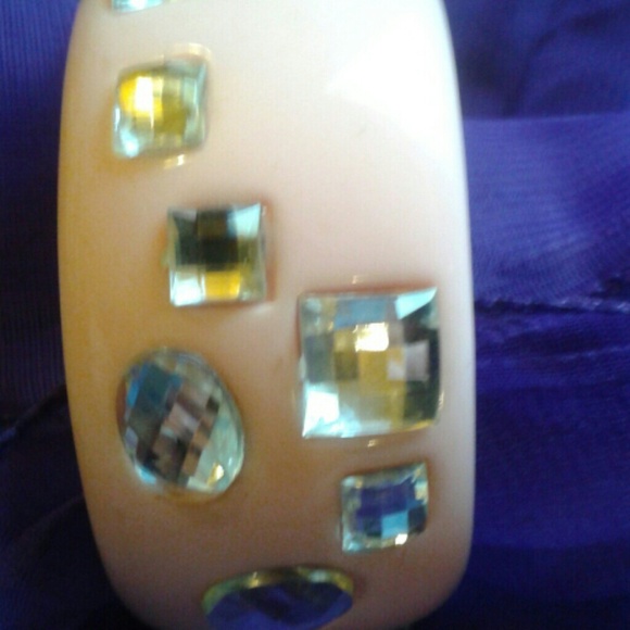 Plastic bangle - Picture 4 of 4