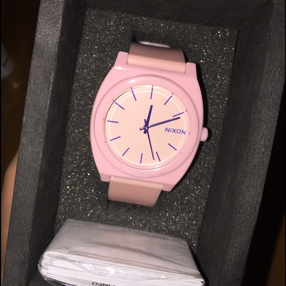 Pink Nixon time teller
