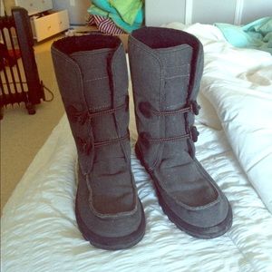 Sanuk boots