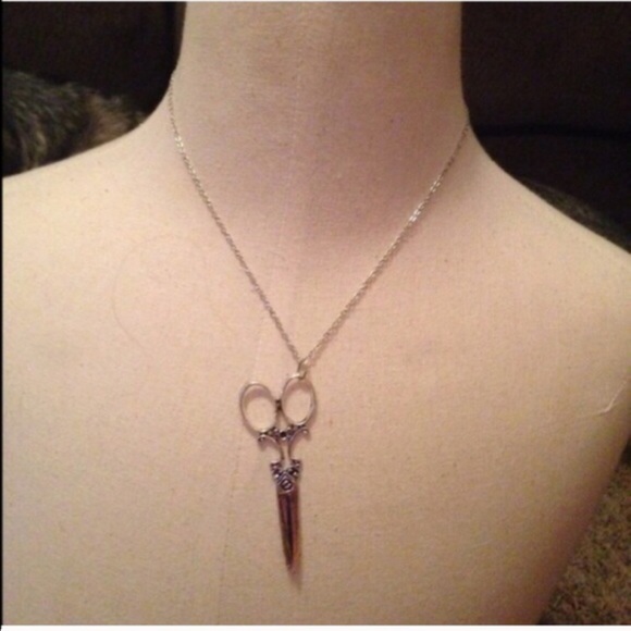 Hairstylist Necklace - Picture 2 of 2