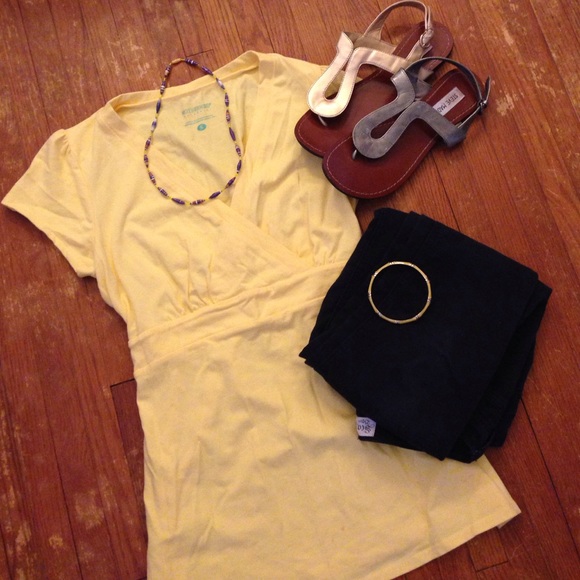 Motherhood small yellow shirt